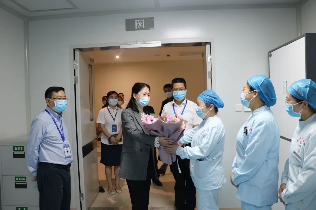 看望慰问二医院一线护理人员001.jpg